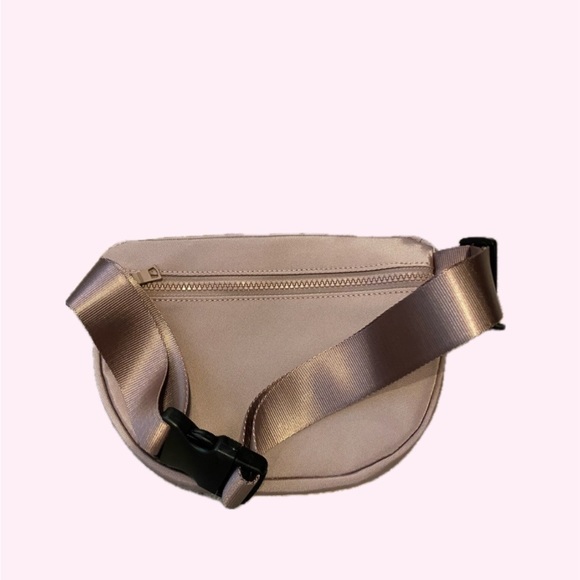 TNA Pouch - Picture 3 of 4